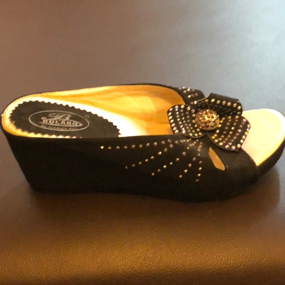 Sandals - Picture 3 of 5